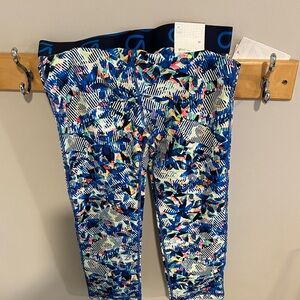 Vibrant Gap fit Patterned gfast capri Leggings